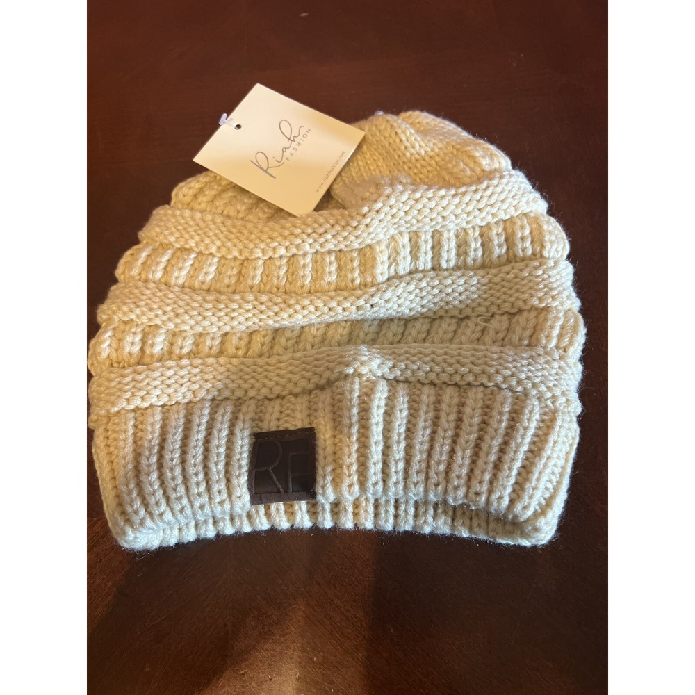 womens NEW NWT RIAH Beige KNIT WINTER HAT BEANIE STYLE one size Pony Tail Open